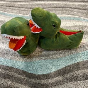 Dino shoe sleeper size 3-4